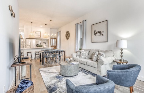 The Gate House | Delightfully Redesigned Home - JZ Vacation Rentals