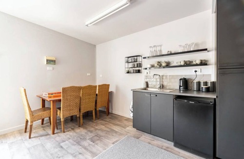Creswick House | Delightfully stays is walking distance to Main Street in a quiet location