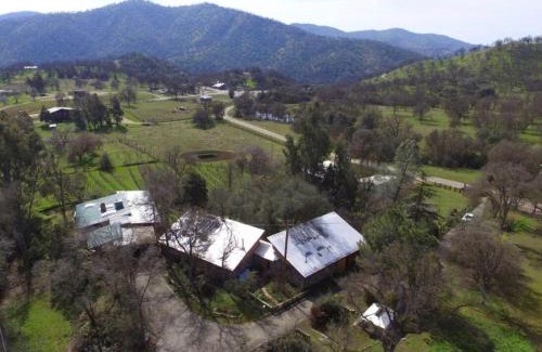Dunlap House | Delilah Ridge Winery Mid Mod Guesthouse