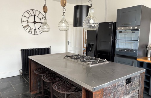 Torquay City Centre Cottage | DELMONTE LODGE, pet friendly, character holiday cottage in Torquay