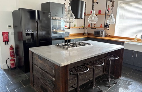 Torquay City Centre Cottage | DELMONTE LODGE, pet friendly, character holiday cottage in Torquay