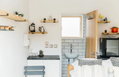 Saint Paul's Apartment | Delores Eco-Pod/Treehouse, Walk to Cabot Circus
