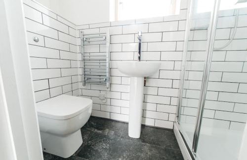 Saint Paul's Apartment | Delores Eco-Pod/Treehouse, Walk to Cabot Circus