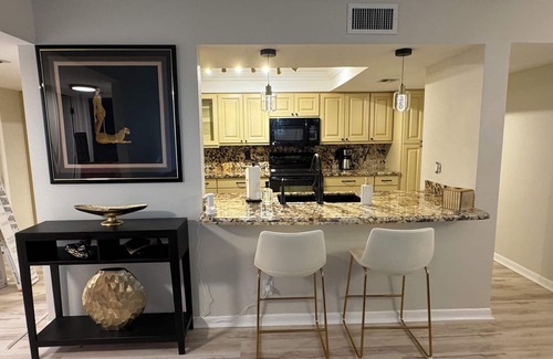 Delray Beach Condo | Delray Racquet Club, Modern Updated Condo! 2-Bedroom, 2 Bath 2 miles to beach
