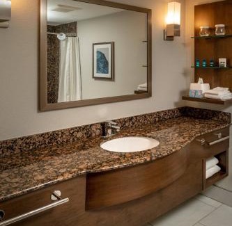 Huntington Hotel | Delta Hotels by Marriott Huntington Mall