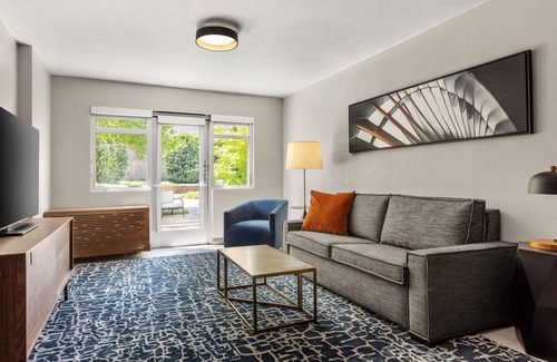 Midwest City Hotel | Delta Hotels by Marriott Midwest City at the Reed Conference Center