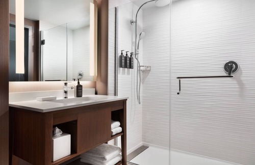 Midwest City Hotel | Delta Hotels by Marriott Midwest City at the Reed Conference Center