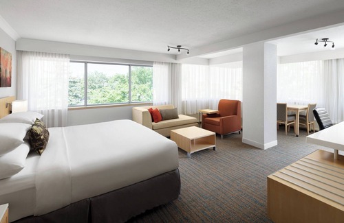 Southeast Calgary Hotel | Delta Hotels by Marriott Calgary South