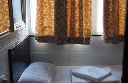 Tsim Sha Tsui House | Delta Lounge