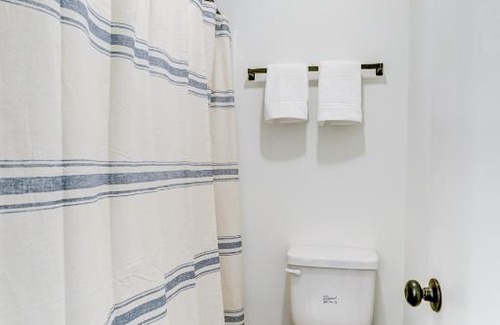 Deltaville Hotel | Deltaville Dockside Inn