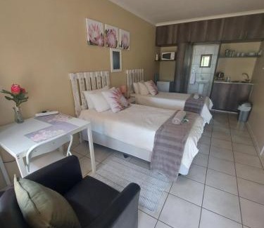 Flora Park House | DeLutz Overnight Accommodation Room 2