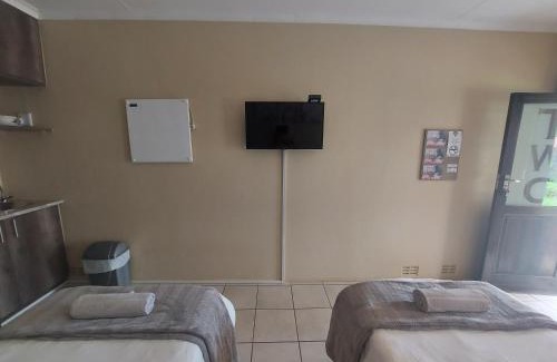 Flora Park House | DeLutz Overnight Accommodation Room 2