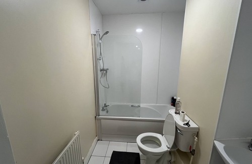 Drogheda Apartment | delux private room in drogheda town center , easy transfer to dublin.