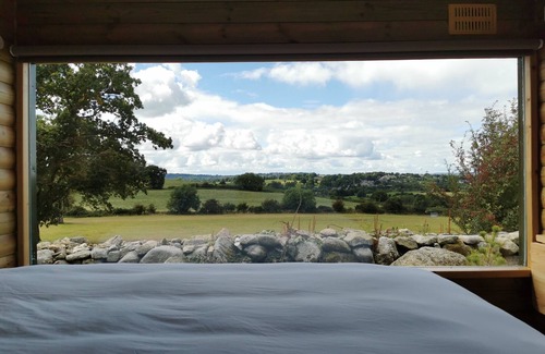 Borris Cabin | Delux romantic glamping cabin with superking bed