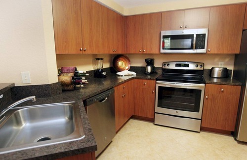 Weston Resort | Deluxe 1 Bedroom and 1 Bathroom Unit with Full Amenities