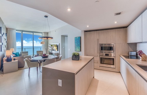 Hollywood South Central Beach Condo | Deluxe 2 BDR Penthouse Ocean View at Lyfe Resort