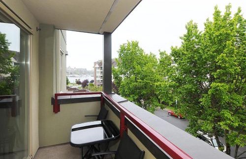 Victoria Apartment | Deluxe 2 Bed 2 Bath With Harbour And Empress Hotel Views