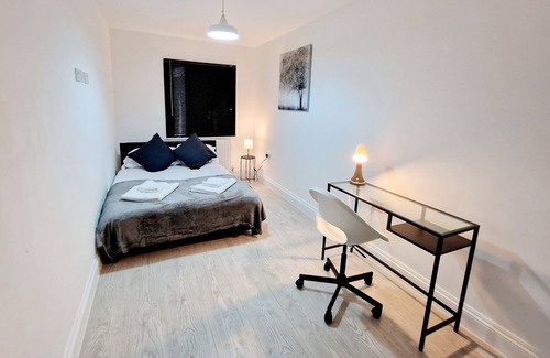 Uxbridge South Apartment | Deluxe 2 Bed Apartment in Uxbridge