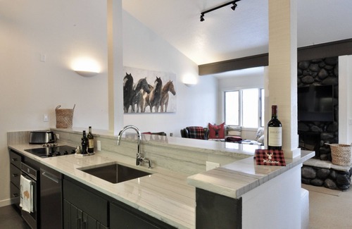 Moose Wilson Road Condo | Deluxe 2 bedroom, 2 bath condo 5 min. Teton Village and GTNP.