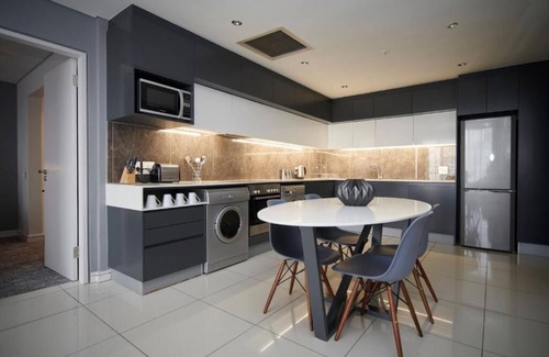 Greater Johannesburg Metropolitan Area Apartment | Deluxe 2 Bedroom Apartment at Katherine Street, Sandton