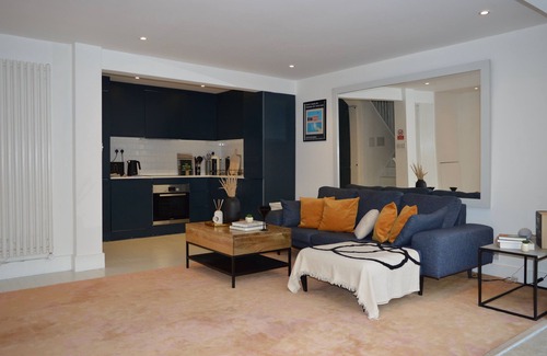 Camberwell Green House | Deluxe 2 bedroom Maisonette in Oval with Garden - close to Central London & KCH