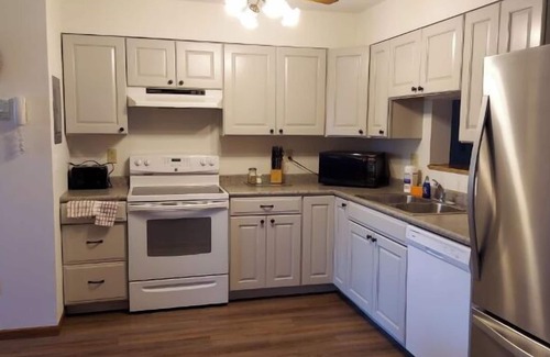 Devils Lake Condo | Deluxe 3 Bedroom 2 Bathroom Top Floor Condo