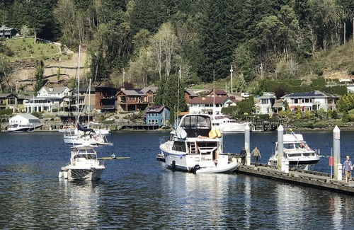Gig Harbor Boat Rental | Deluxe 3 bedroom houseboat for rent in beautiful downtown in Gig Harbor. Boat #2