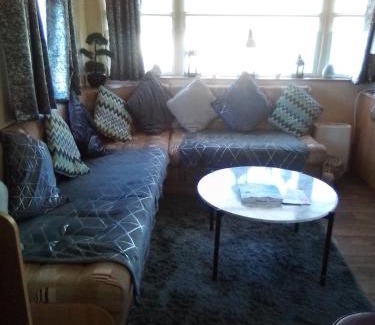 Rhyl Apartment | Deluxe 3 bedroom Lyons Robin hood oaklands with free wifi free sky