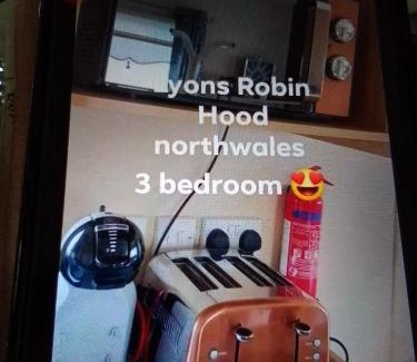 Rhyl Apartment | Deluxe 3 bedroom Lyons Robin hood oaklands with free wifi free sky