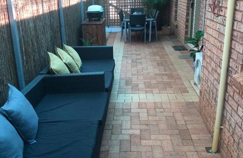 Exmouth Apartment | Deluxe 3 Queen Rooms- private Oasis