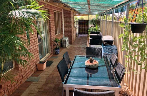 Exmouth Apartment | Deluxe 3 Queen Rooms- private Oasis