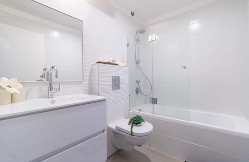 Musrara Apartment | Deluxe 3BR Garden/Parking In City Center