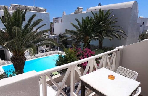 Perissa Apartment | Deluxe 6 persons Maisonette 30 meters from Perissa Beach