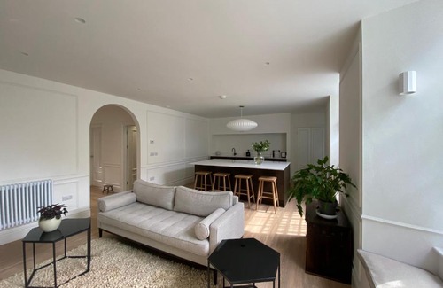 Aberystwyth Apartment | Deluxe Apartment in Historic Quarter near Beaches