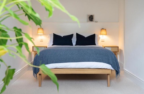 Aberystwyth Apartment | Deluxe Apartment in Historic Quarter near Beaches