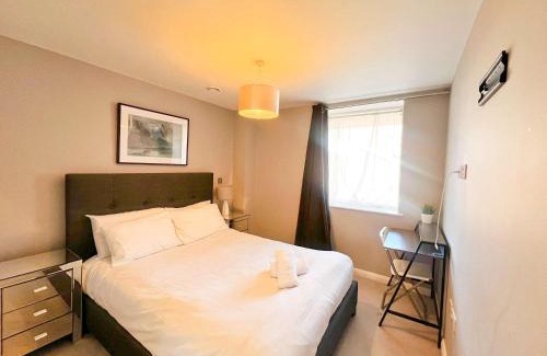 Saint Paul's House | Deluxe Apartment near Cabot Circus w Parking sleeps 5