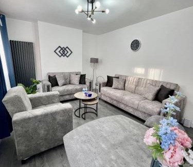 St. Pancras and Somers Town Apartment | Deluxe Apartment - Next to Kings Cross - Eurostar & Euston Station