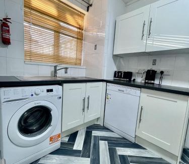 St. Pancras and Somers Town Apartment | Deluxe Apartment - Next to Kings Cross - Eurostar & Euston Station