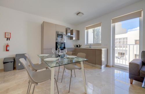 Swieqi Apartment | Deluxe Apartment steps to St George's Bay