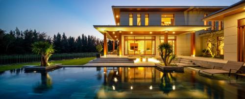 Ngu Hanh Son Resort | Deluxe Beachside Resort Danang