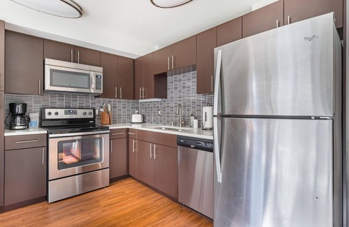 West Bellevue Apartment | Deluxe Bellevue Studio w/Lounge & Gym, nr Coffee, by Blueground