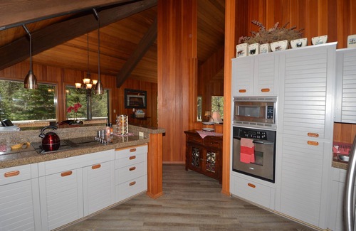 Black Butte Ranch House | Deluxe Black Butte Ranch Home. Perfect for a special family time or winter fun!
