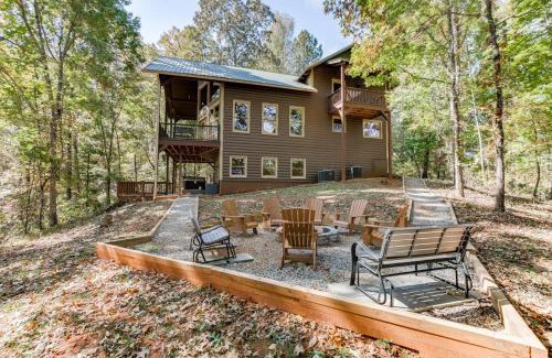 Cleveland House | Deluxe Cabin For Groups Near Helen w Hot Tub