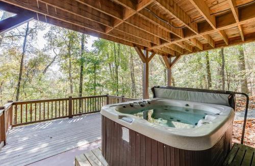 Cleveland House | Deluxe Cabin For Groups Near Helen w Hot Tub