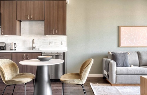 Downtown Apartment | Deluxe Campbell 1BR w/ Pool, Gym & W/D, nr Netflix, by Blueground
