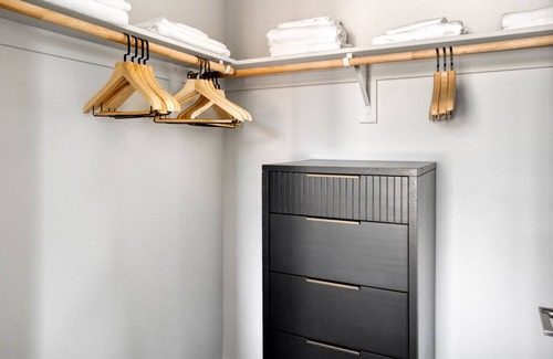 Downtown Apartment | Deluxe Campbell 1BR w/ Pool, Gym & W/D, nr Netflix, by Blueground