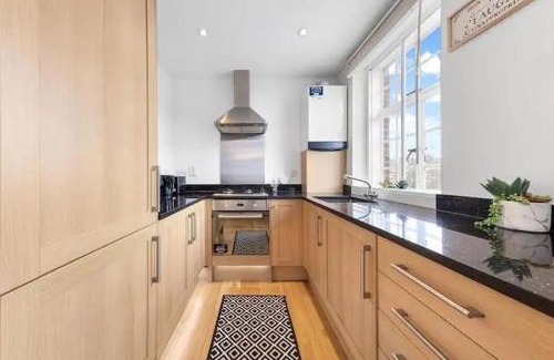 Stockwell Apartment | Deluxe Clapham 2 Bed 2 Bath Apartment, 10 mins from Oxford Circus