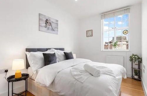 Stockwell Apartment | Deluxe Clapham 2 Bed 2 Bath Apartment, 10 mins from Oxford Circus