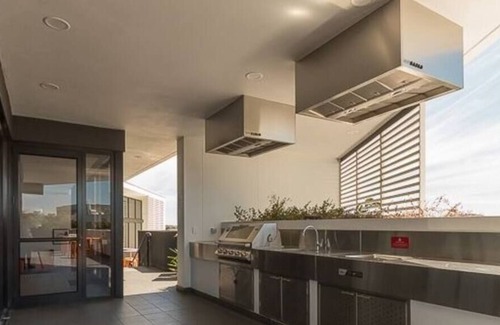 Subiaco Apartment | DELUXE CLOSE TO CITY WIFI NETFLIX WINE PARKING