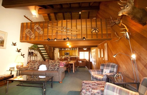 Mammoth Lakes House | Deluxe CREEKSIDE Condo w/SPECTAULAR Mountain Views